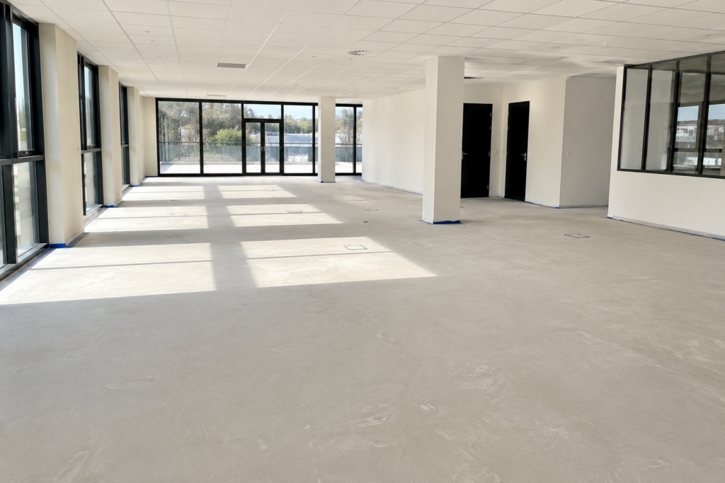 Local professionnel après nettoyage fin de chantier